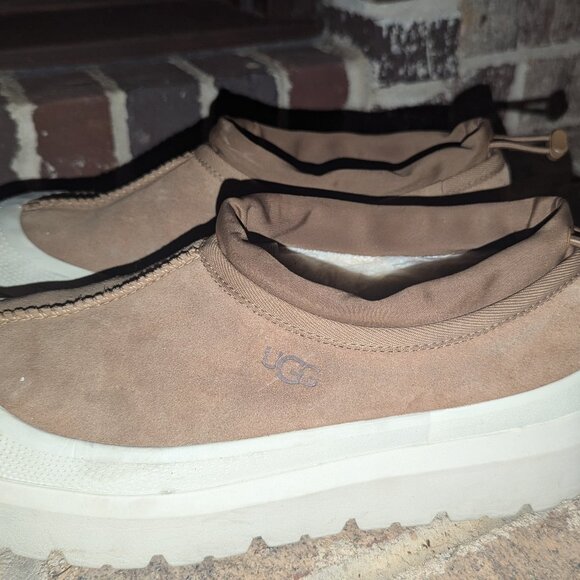 Excellent condition Men's Ugg Shoes Size 11 - Picture 1 of 10